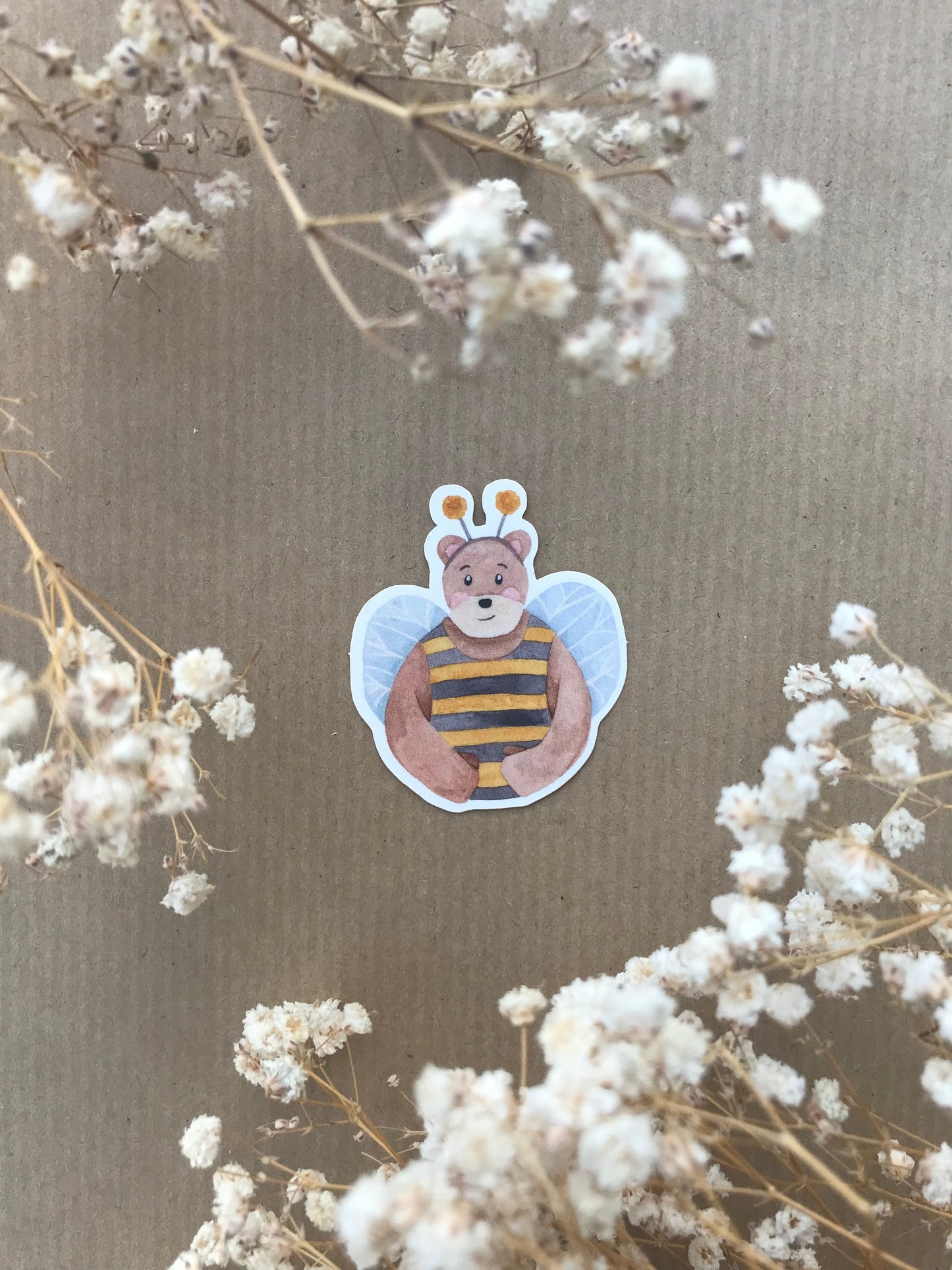 Sticker „Bär im Bienenkostüm“
