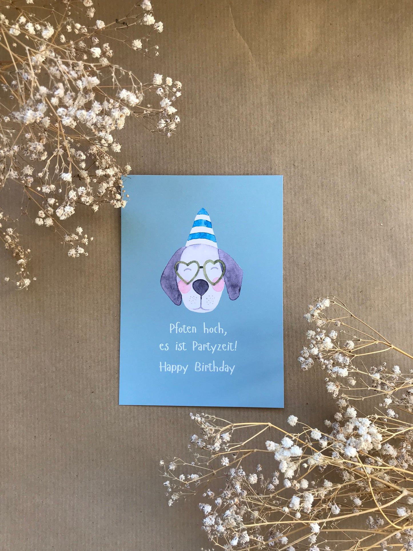 Postkarte „Pfoten hoch, es ist Partyzeit!“