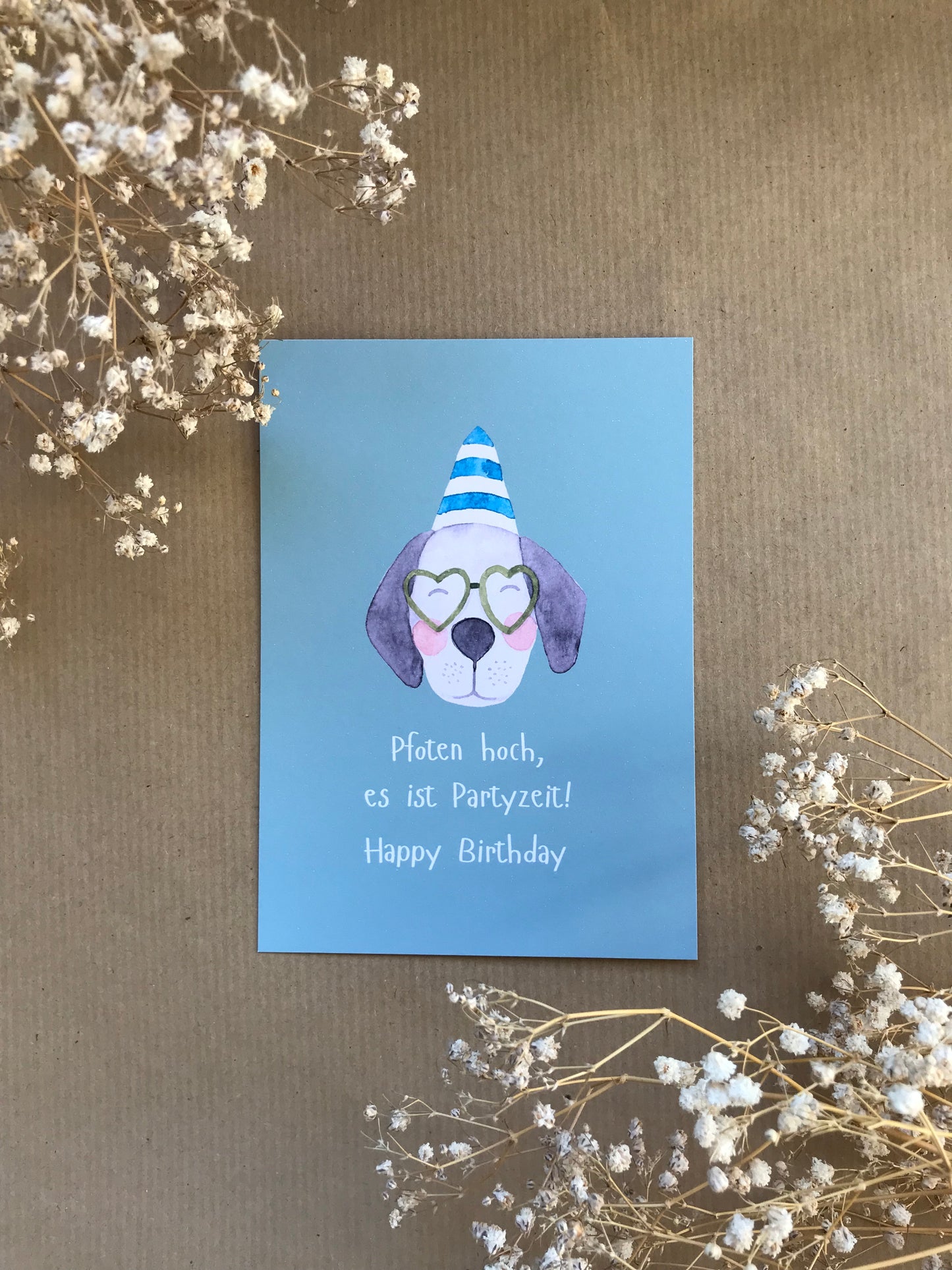 Postkarte „Pfoten hoch, es ist Partyzeit!“