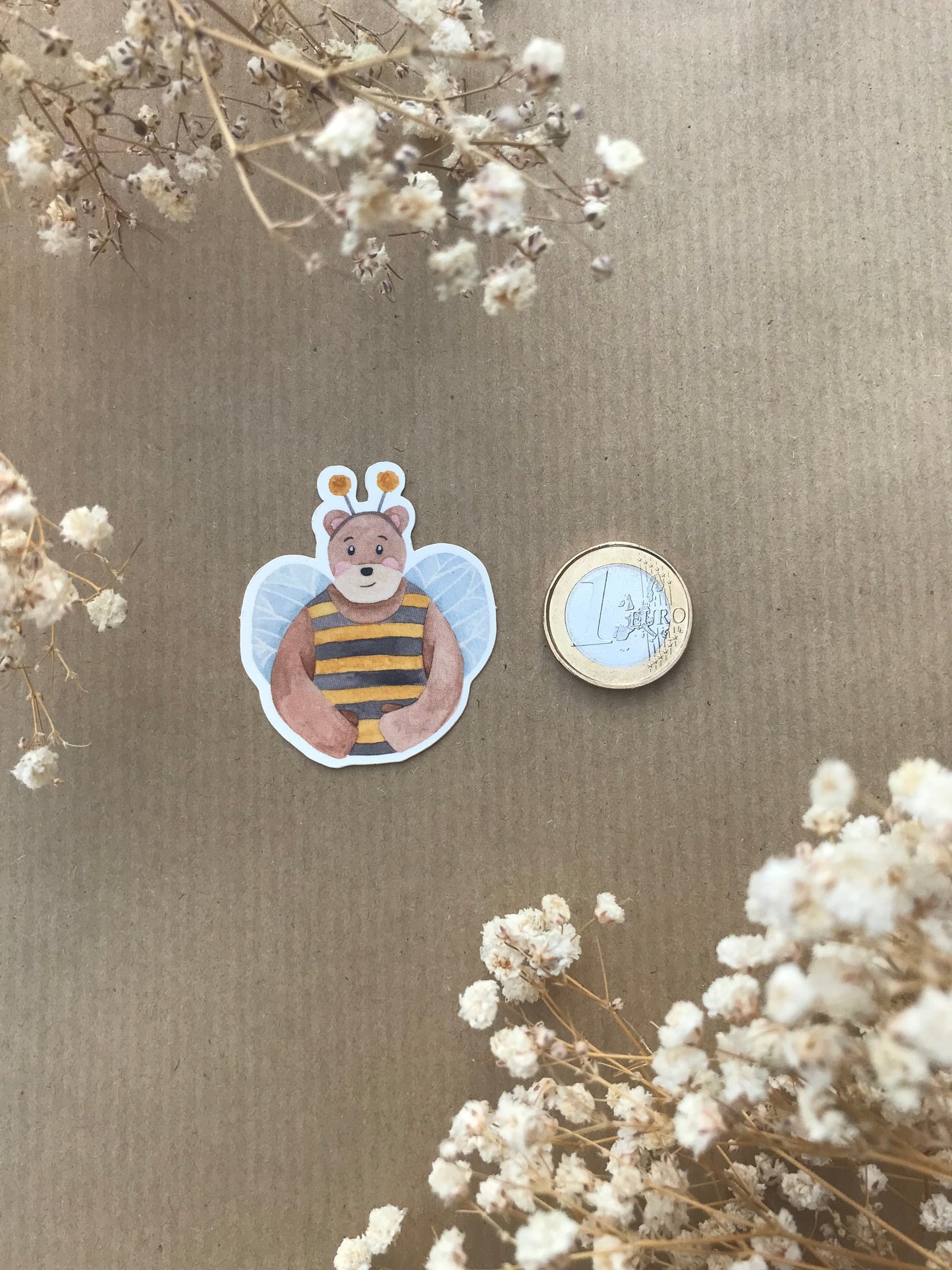 Sticker „Bär im Bienenkostüm“