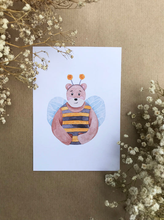 Postkarte "Bär im Bienenkostüm"